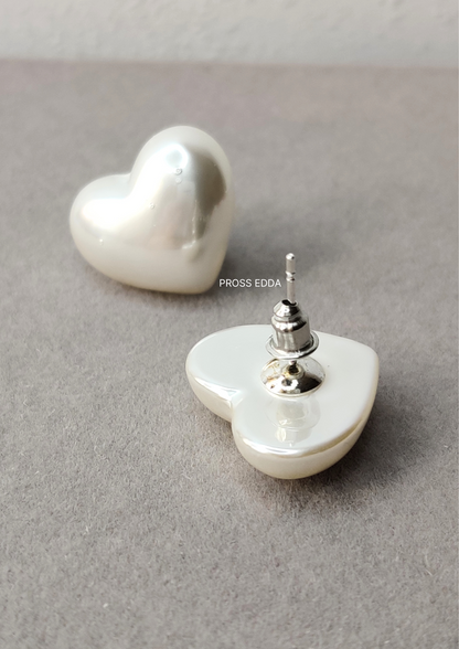 MAJESTIC PEARL HEART STUDS