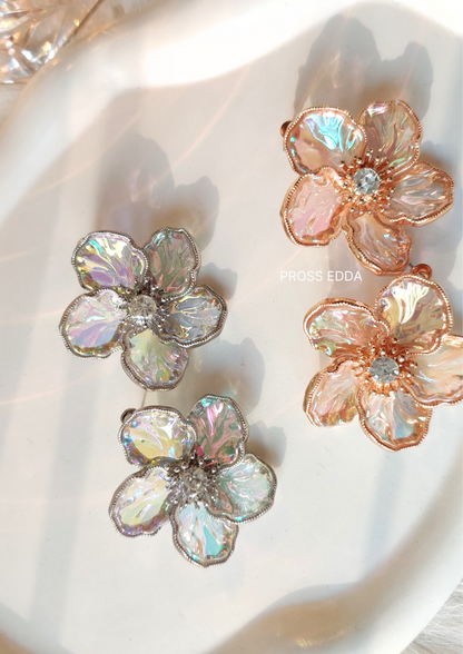 ETERNAL FLOWER PETAL STUDS EARRING - Golden