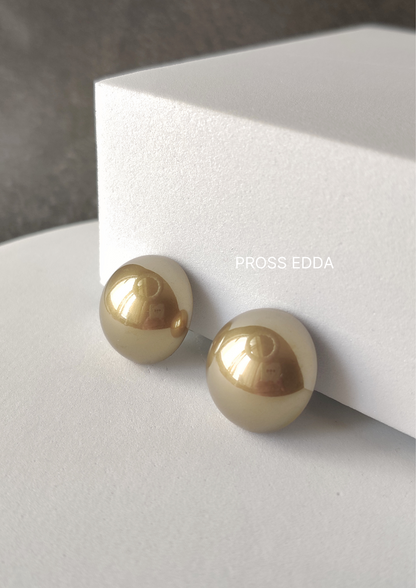 HALF CUT PEARL STUDS EARRING