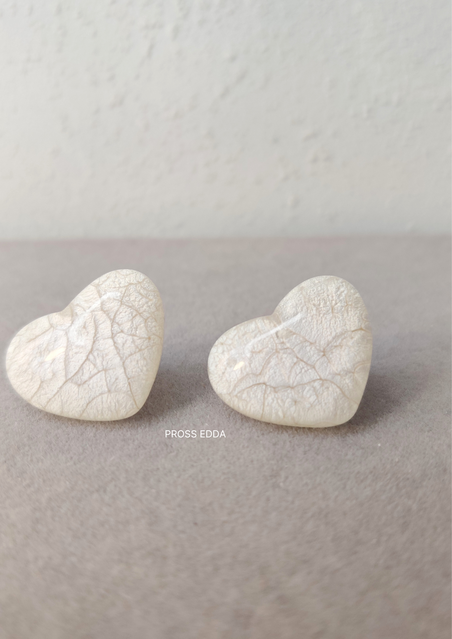 MARBLE TRACERY HEARTS STUDS