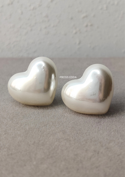 MAJESTIC PEARL HEART STUDS