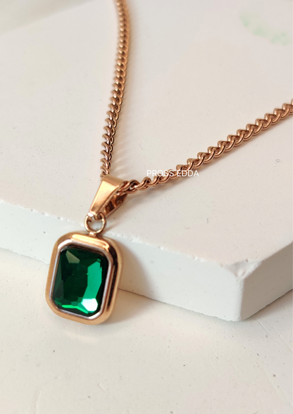 ETHEREAL EMERALD RADIANCE NECKLACE