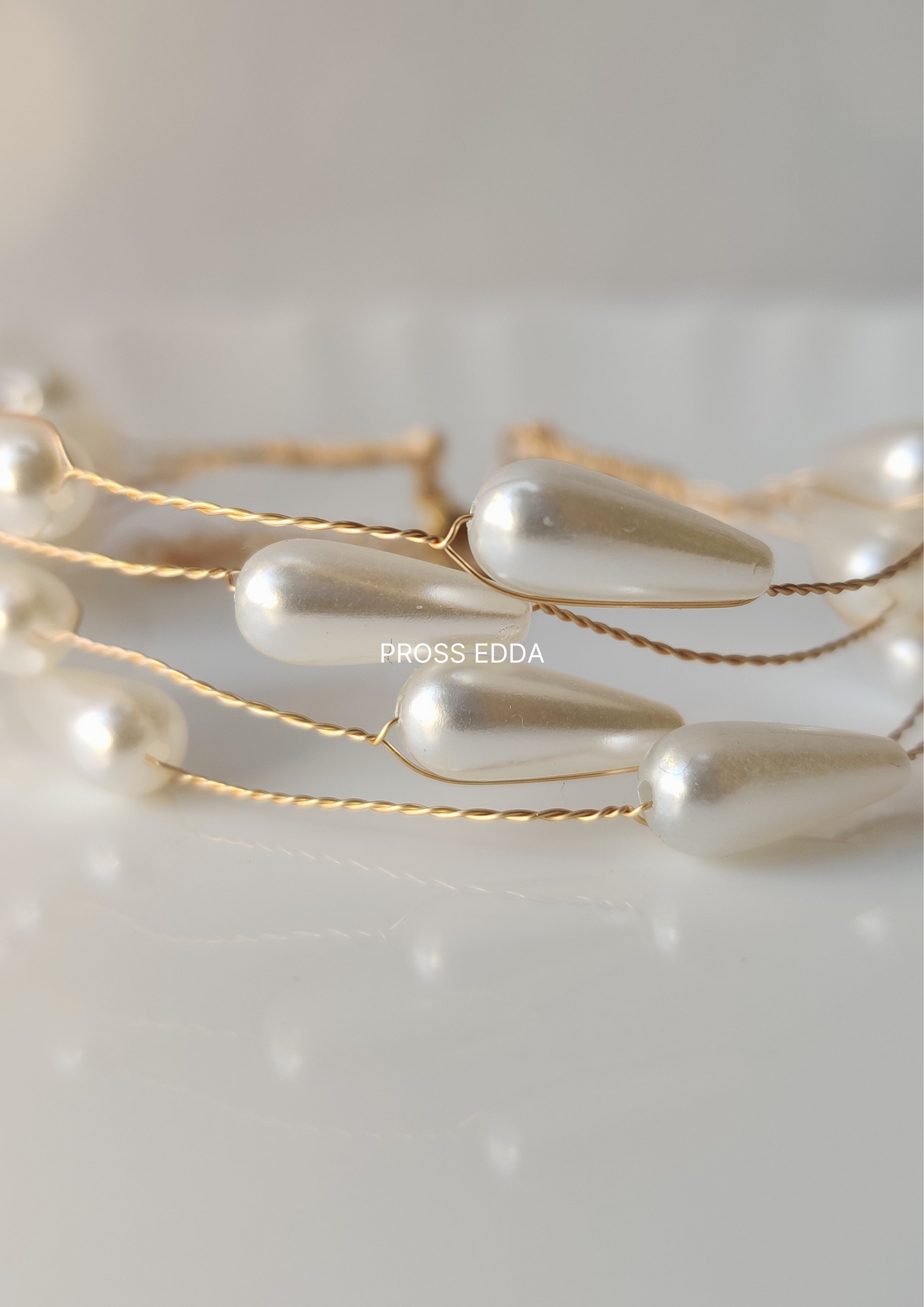 ZENITH DROP PEARLS WIRE WRAP BRACELET - Golden