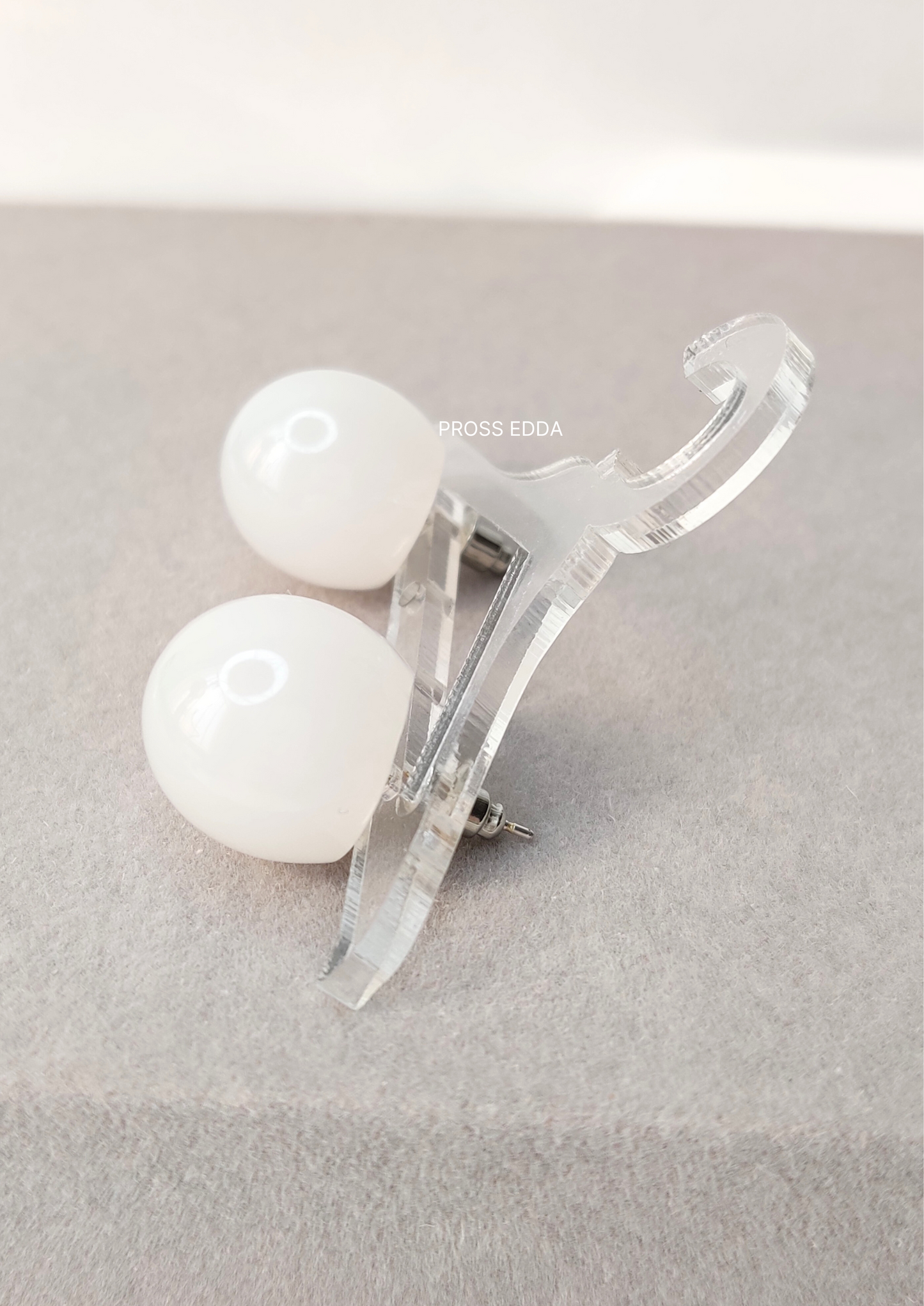 TINY ACRYLIC ORBS STUDS