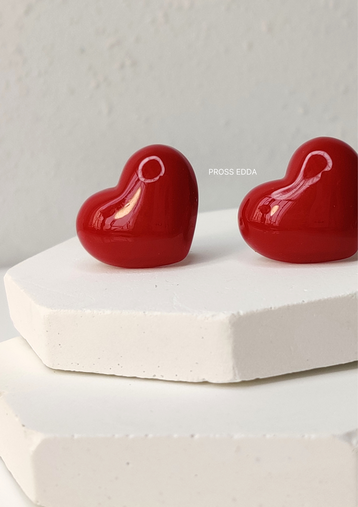 MAJESTIC PEARL HEART STUDS