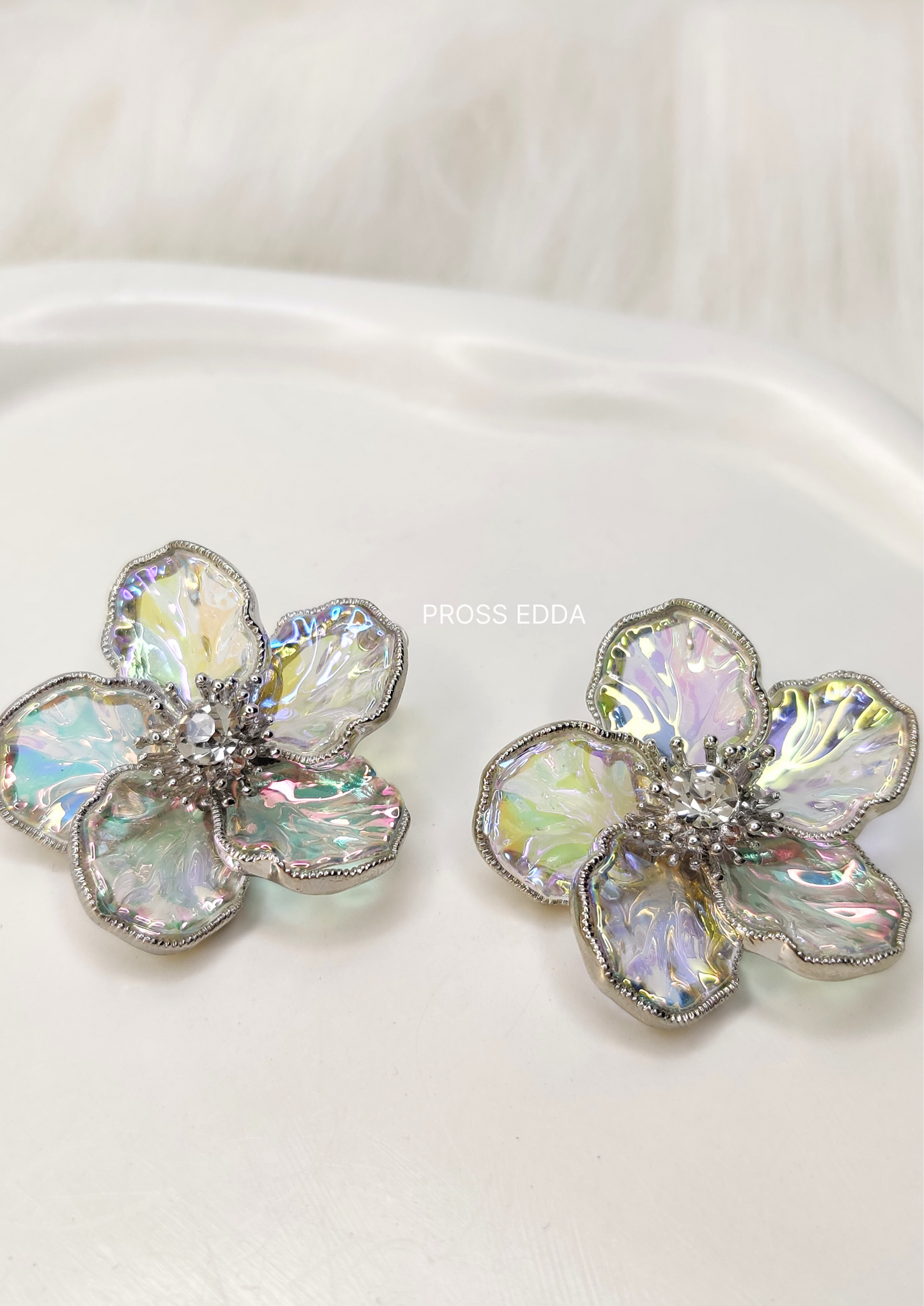 ETERNAL FLOWER PETAL STUDS EARRING - Silver