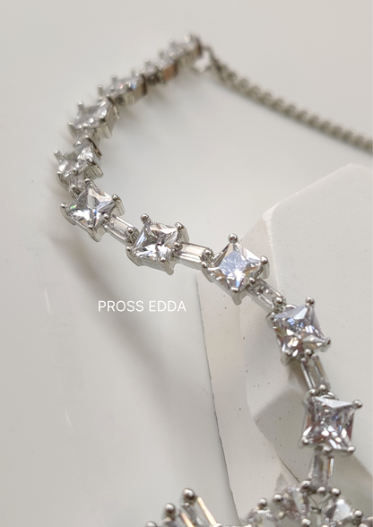 CELESTIAL SPARKLE NECKLACE