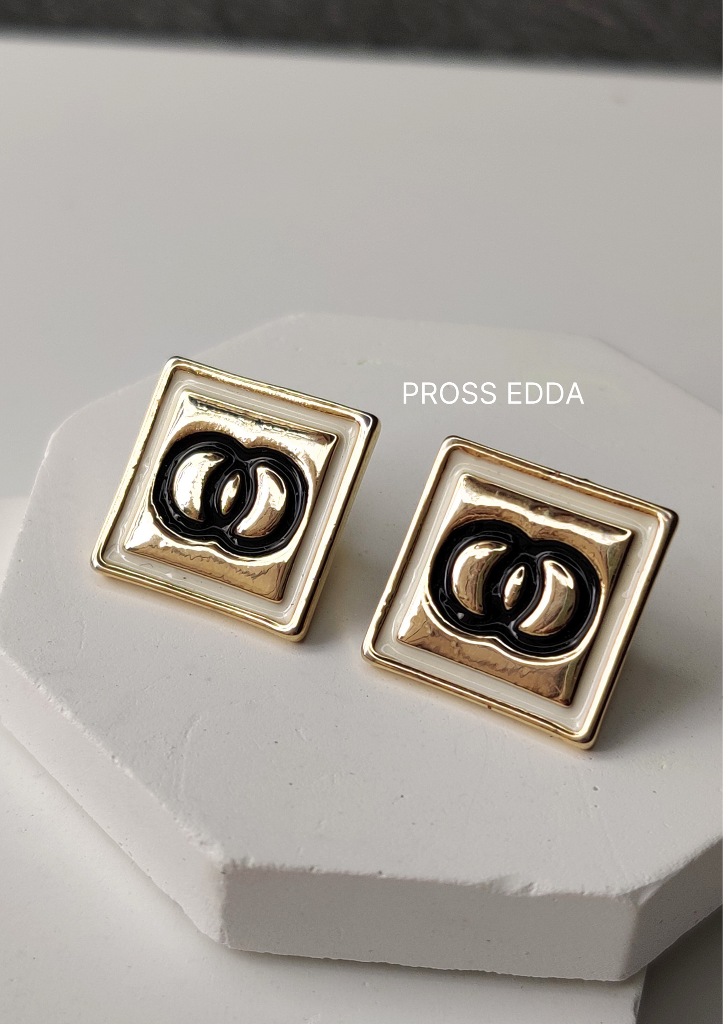 GOLDEN SQUARE SIGNATURE STUDS