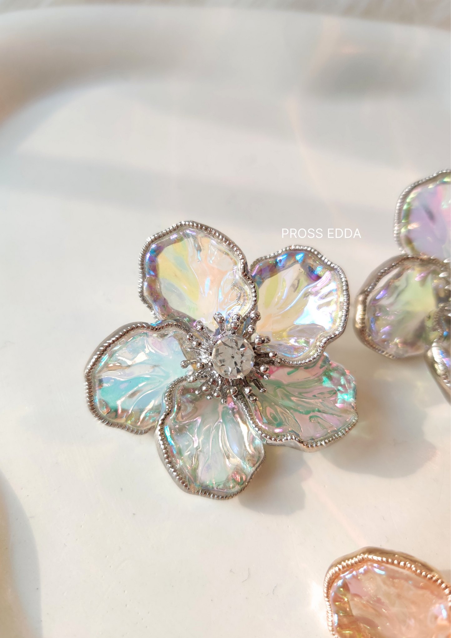 ETERNAL FLOWER PETAL STUDS EARRING - Silver