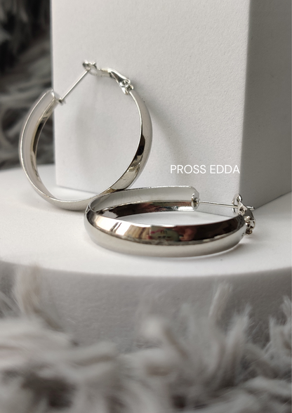 SILVER MINIMALIST HOOP EARRING