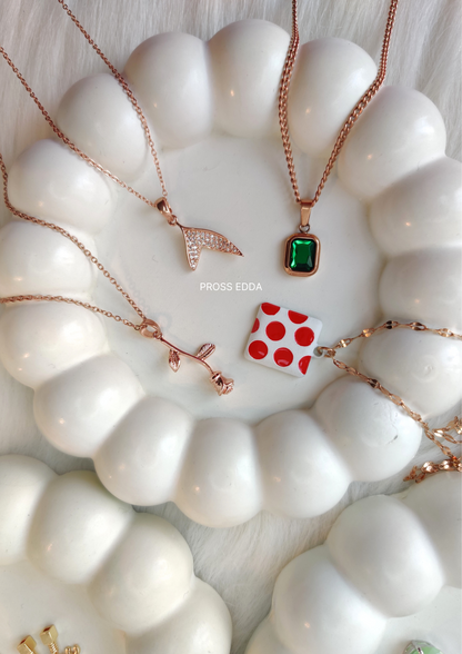 POLKA POSH NECKLACE