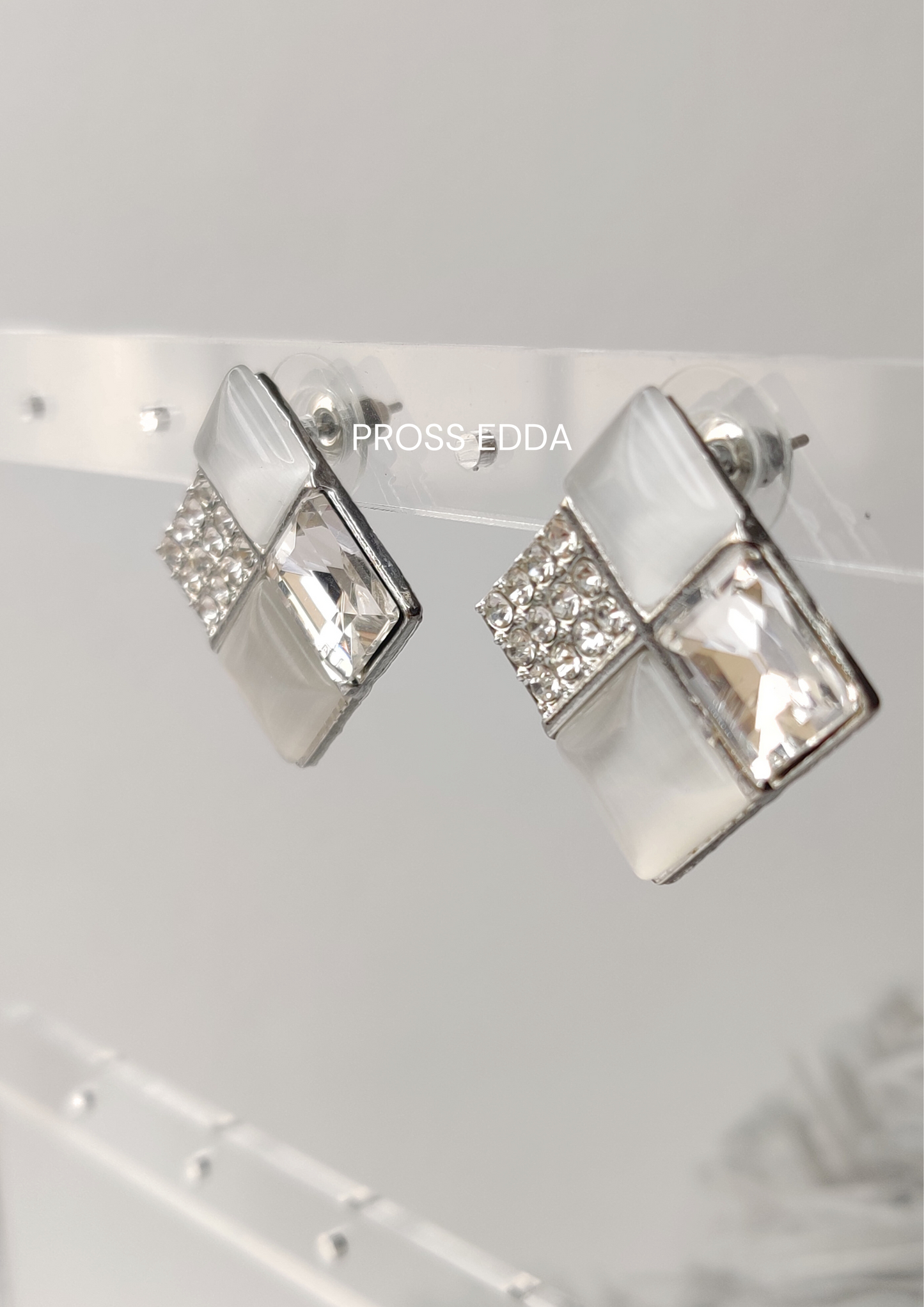 OPAL SQUARE GRAY STUDS EARRING