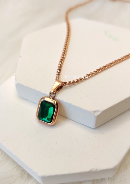 ETHEREAL EMERALD RADIANCE NECKLACE