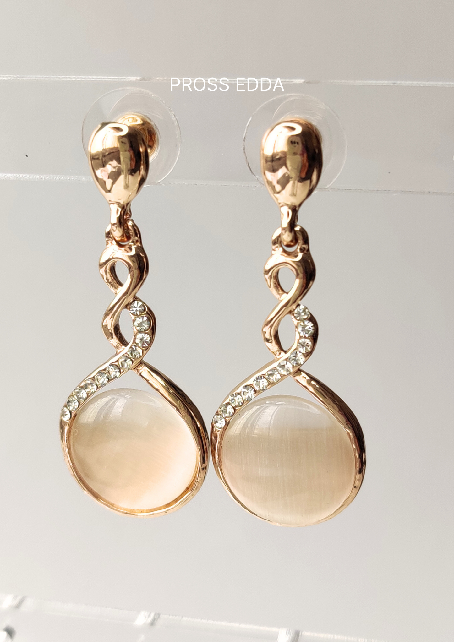 MONALISA GOLDEN TEAR DROPS EARRING