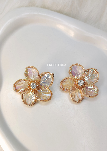 ETERNAL FLOWER PETAL STUDS EARRING - Golden