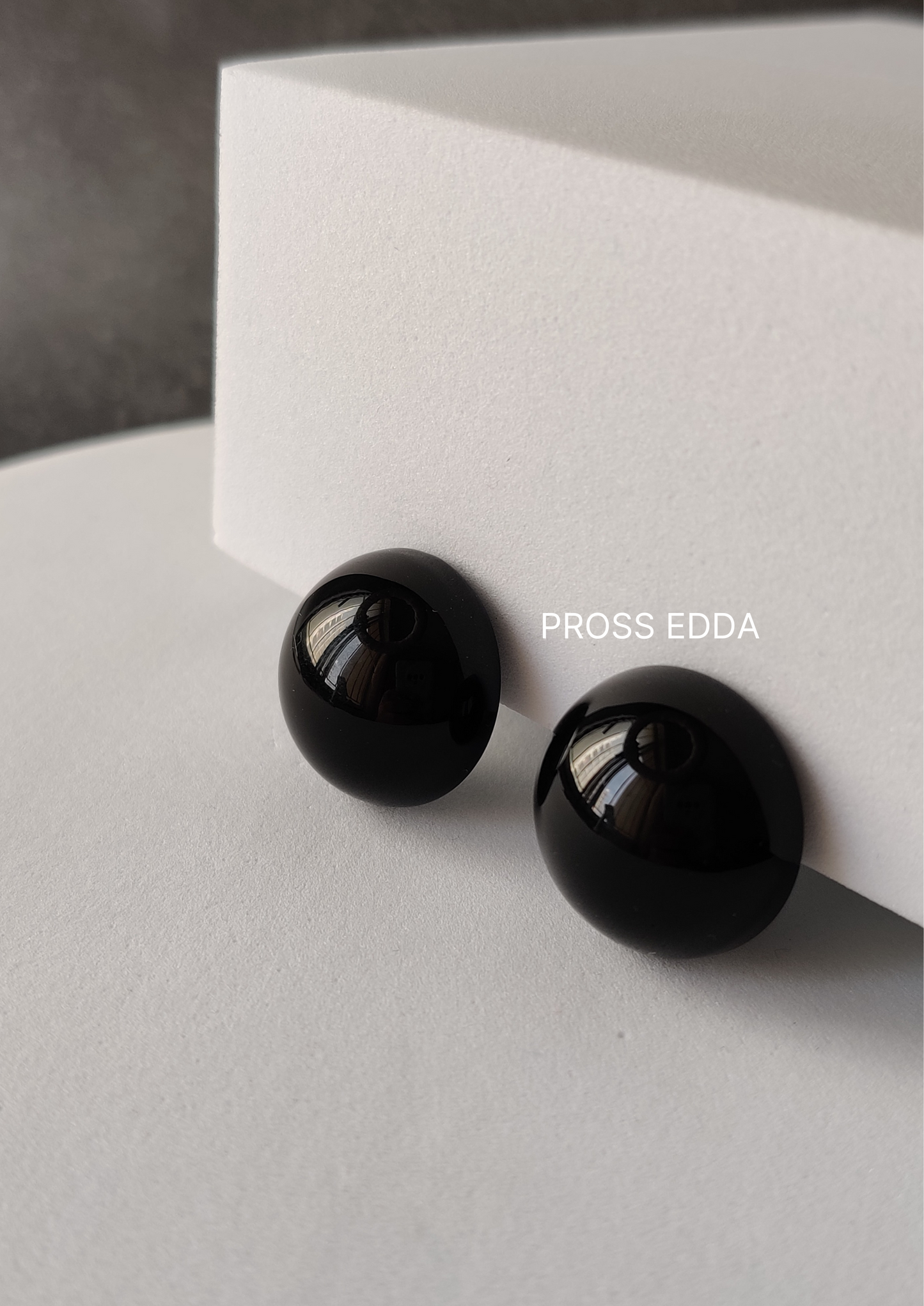 HALF CUT PEARL STUDS EARRING